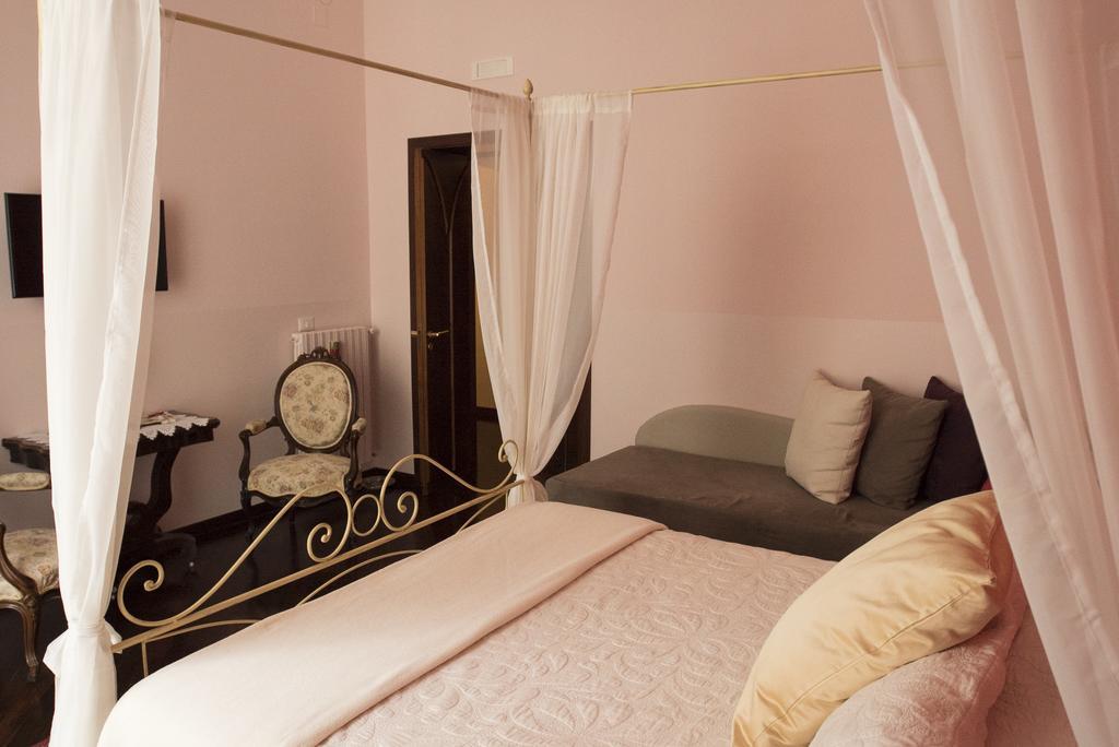 B&B Domus Garibaldi Salernes Extérieur photo